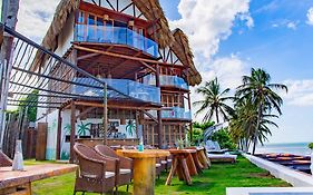 Amara Beach Eco Hotel